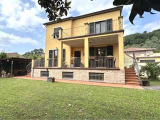 Casa Indipendente in Vendita a Arcola, 325'000€, 180 m²