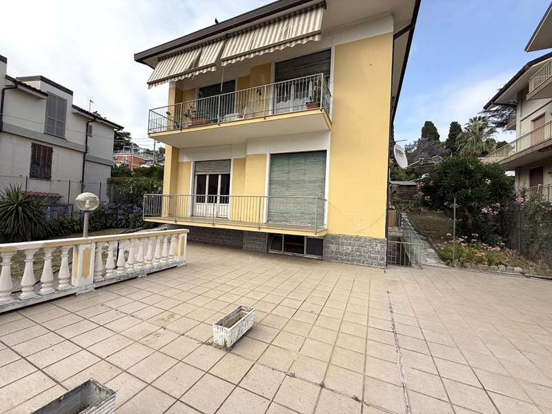 Casa Semi Indipendente in Vendita a Sanremo, 250'000€, 120 m², con Box