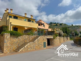 Bilocale in Vendita a Magliolo, 185'000€, 40 m², arredato, con Box