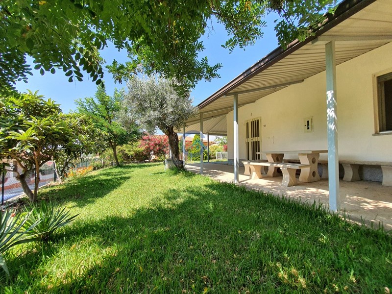 Casa Indipendente in Vendita a Simeri Crichi, zona Apostolello, 90'000&euro;, 107 m²