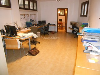 Ufficio in Affitto a Padova, zona Centro storico, 1'000€, 100 m²