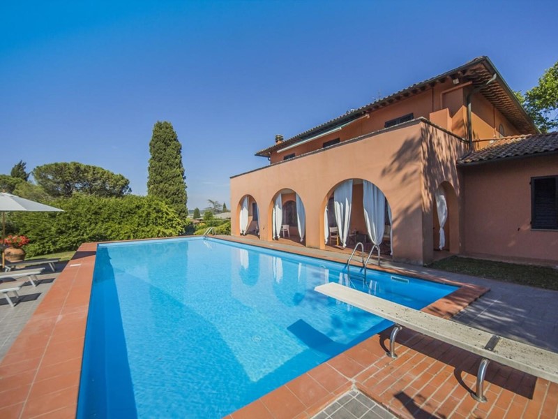 Villa in Vendita a Capannoli, 660'000€, 550 m², con Box