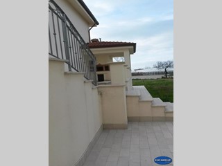 Villa in Vendita a Camaiore, zona Capezzano Pianore, 600'000&euro;, 185 m², con Box