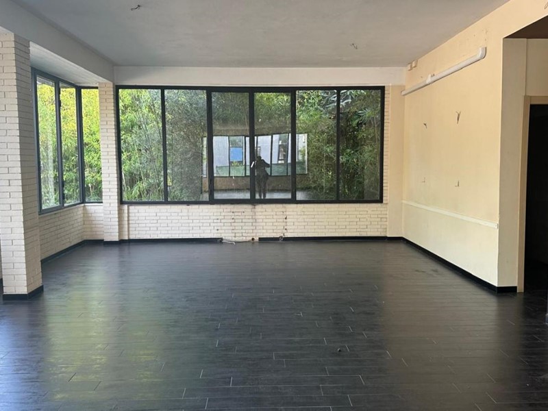 Immobile commerciale in Affitto a Empoli, zona Martignana, 2'000&euro;, 300 m²