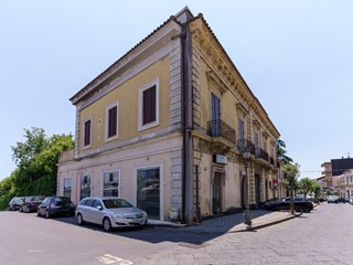 Negozio in Affitto a Zafferana Etnea, 700€, 55 m²