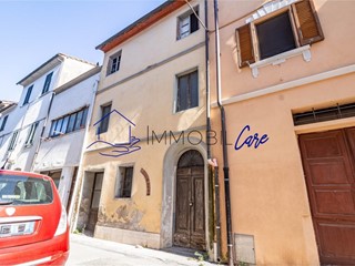 Appartamento in Vendita a Cascina, 95'000€, 250 m²