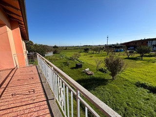 Villa bifamiliare in Vendita a Fucecchio, zona San Pierino, 249'500€, 210 m², arredato, con Box
