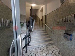 Bilocale in Affitto a Bari, 1'050€, 86 m², arredato