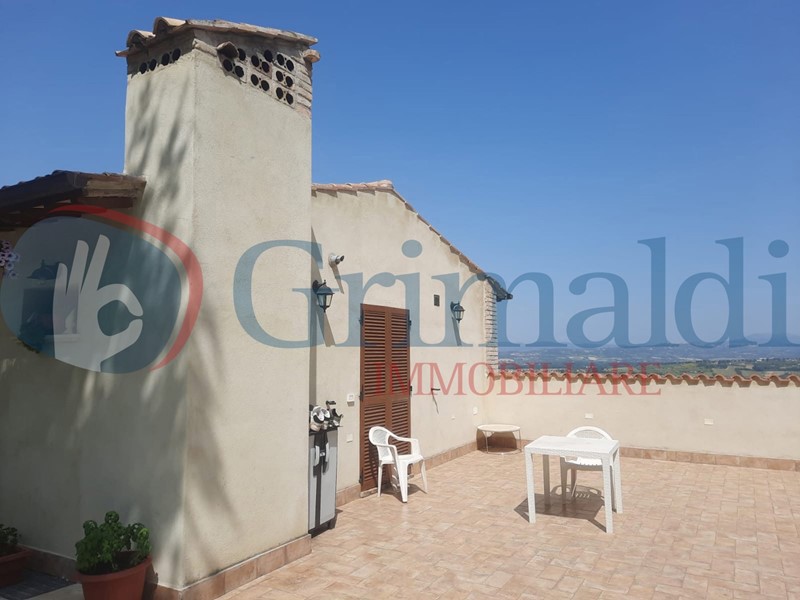Monolocale in Affitto a Bettona, 500€, 35 m², arredato