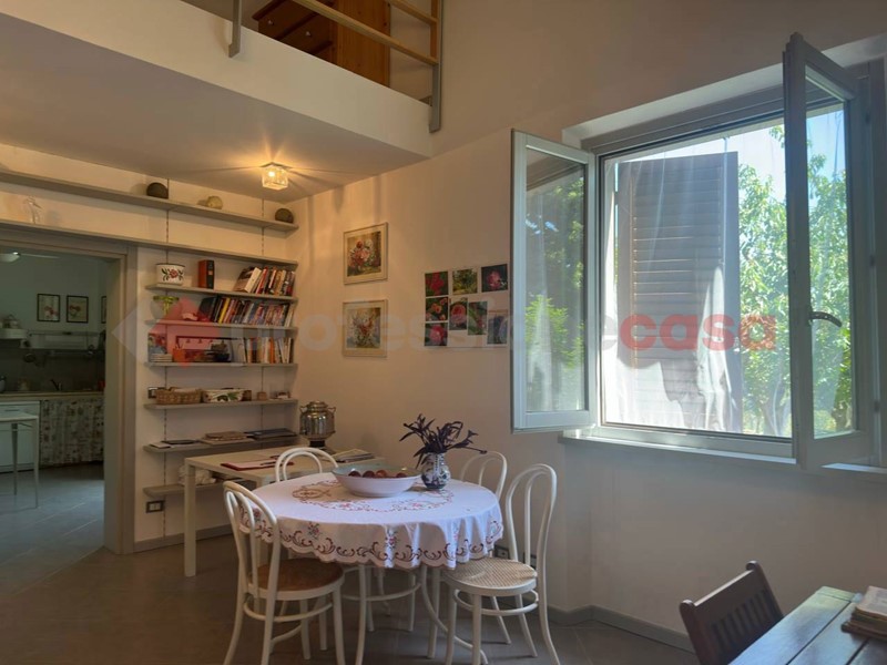 Villa in Vendita a Subbiano, 300'000€, 134 m², arredato