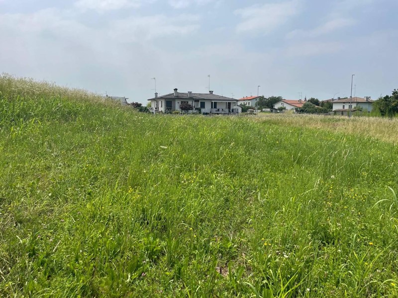 Terreno industriale in Vendita a Pagnacco, 60'000€, 690 m²