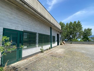 Capannone in Vendita a Cornaredo, 285'000€, 280 m²