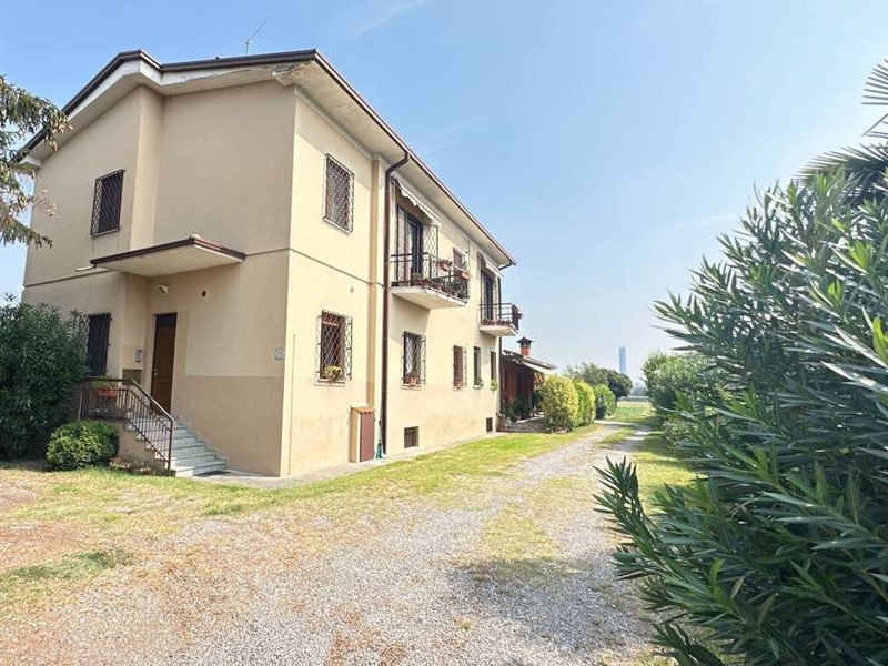 Appartamento in Vendita a Brescia, 225'000€, 196 m², con Box