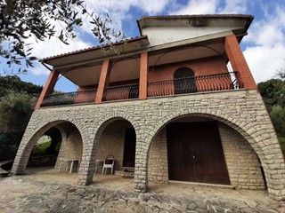 Casa Indipendente in Vendita a Avigliano Umbro, 175'000€, 240 m²