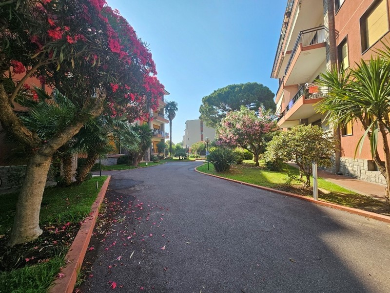 Trilocale in Vendita a Diano Marina, 275'000€, 60 m², con Box