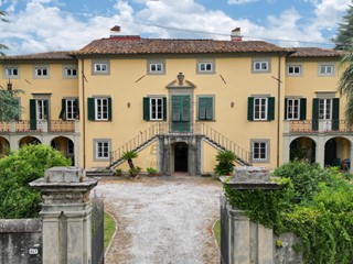 Villa in Vendita a Lucca, 1'190'000&euro;, 1300 m²