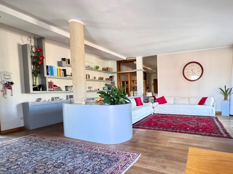 Casa Semi Indipendente in Vendita a Prato, 530'000€, 200 m², con Box