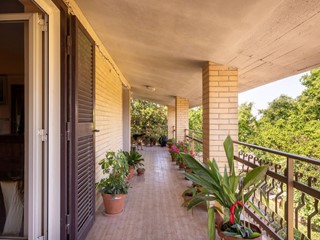 Casa Indipendente in Vendita a Zagarolo, 299'000€, 370 m², con Box