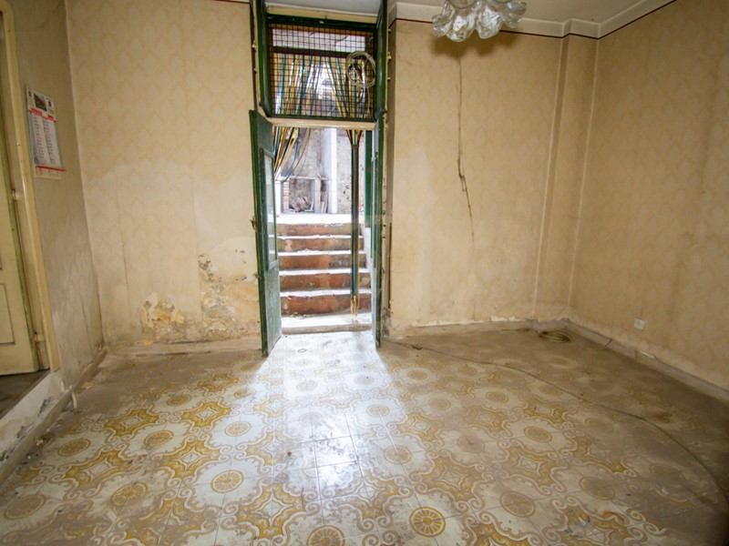 Casa Indipendente in Vendita a Aci Sant'Antonio, zona Lavina, 55'000€, 80 m², con Box