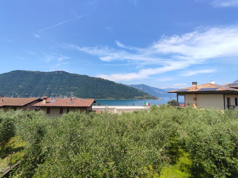 Casa Indipendente in Vendita a Sale Marasino, 470'000€, 370 m², con Box