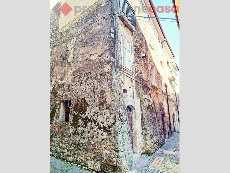 Appartamento in Vendita a San Giorgio a Liri, 69'000€, 140 m²