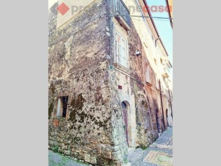 Appartamento in Vendita a San Giorgio a Liri, 69'000€, 140 m²