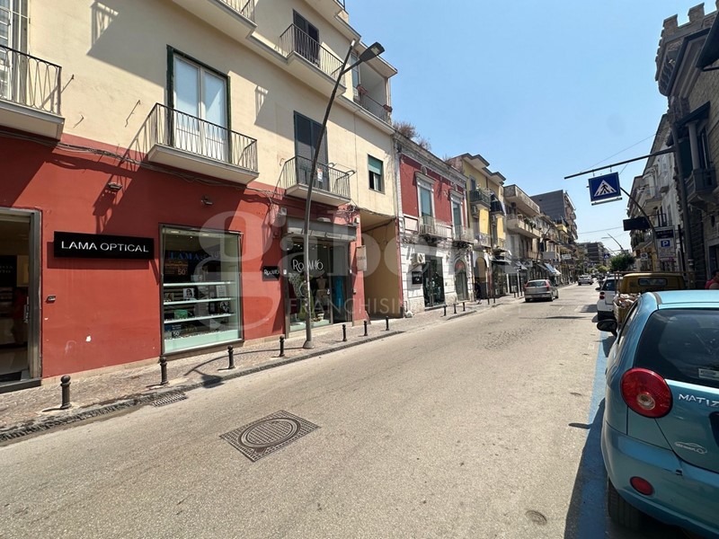 Negozio in Affitto a Marano di Napoli, 1'500€, 40 m²