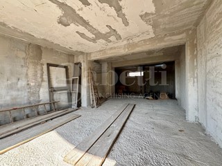 Ufficio in Affitto a Sant'Antimo, 1'800€, 160 m²