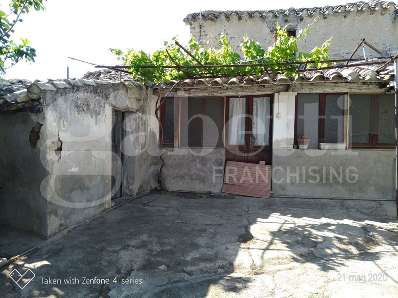 Villa in Vendita a Sinnai, 70'000€, 100 m²