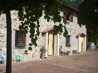 Casale in Vendita a Buti, 790'000€, 270 m²