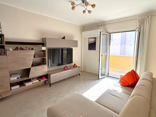 Appartamento in Vendita a Mondragone, zona Via Pisa, 160'000€, 145 m²