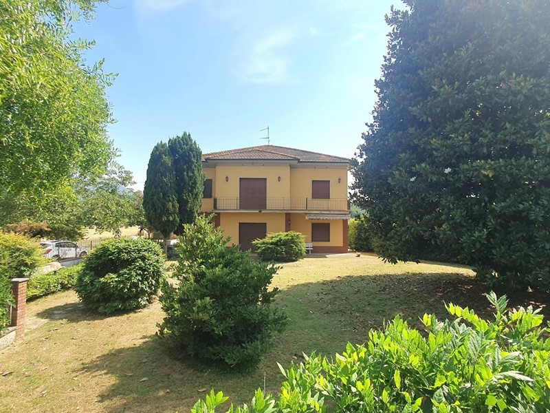 Villa bifamiliare in Vendita a Lucca, zona Maggiano, 395'000&euro;, 260 m², arredato, con Box