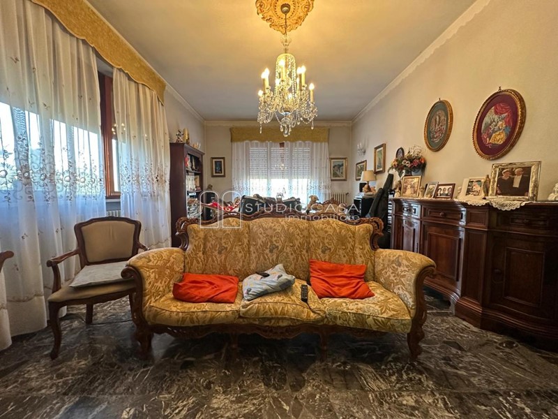 Casa Indipendente in Vendita a San Giuliano Terme, zona Madonna Dell'acqua, 378'000€, 220 m², con Box