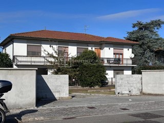 Casa Indipendente in Vendita a San Giuliano Terme, zona Madonna Dell'acqua, 378'000&euro;, 220 m², con Box