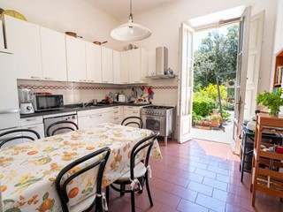 Villa in Vendita a Pisa, 850'000€, 200 m²
