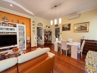 Casa Indipendente in Vendita a Siena, 620'000€, 160 m², arredato, con Box