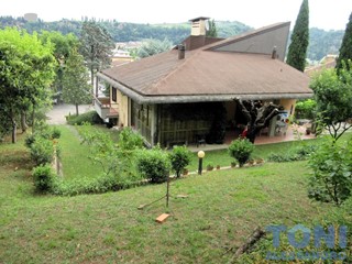 Villa in Vendita a Montelupo Fiorentino, 570'000&euro;, 300 m², con Box