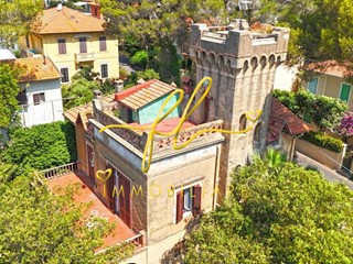 Villa in Vendita a Rosignano Marittimo, zona Castiglioncello, 1'950'000€, 420 m², con Box