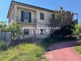 Villa in Vendita a Pontedera, 260'000€, 160 m², con Box