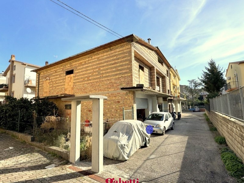 Appartamento in Vendita a San Salvo, 59'000€, 200 m²