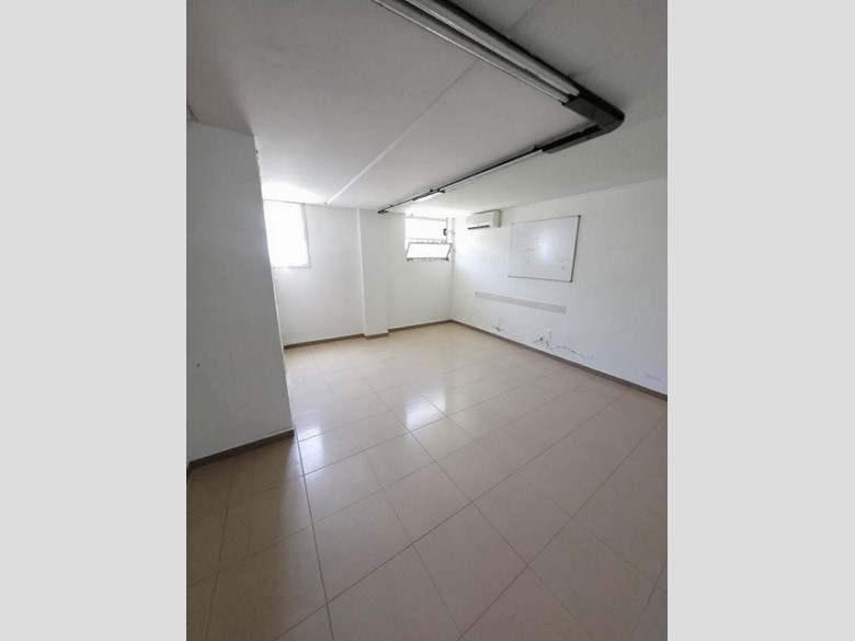 Magazzino in Vendita a Gessate, 18'500€, 37 m²