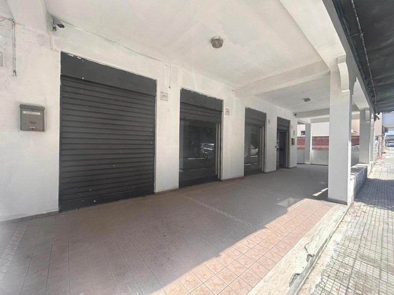 Negozio in Affitto a Barcellona Pozzo di Gotto, 850€, 130 m²