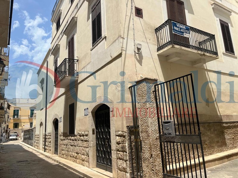 Casa Indipendente in Vendita a Trani, 800'000€, 404 m²