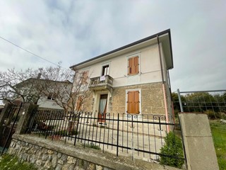 Casa Indipendente in Vendita a Ameglia, zona Montemarcello, 600'000&euro;, 180 m²