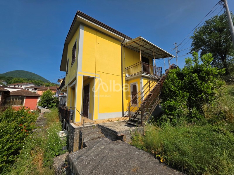 Casa Indipendente in Vendita a Riccò del Golfo di Spezia, zona San Benedetto, 228'000€, 180 m²