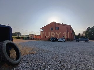 Appartamento in Vendita a Roncoferraro, 280'000&euro;, 250 m², con Box