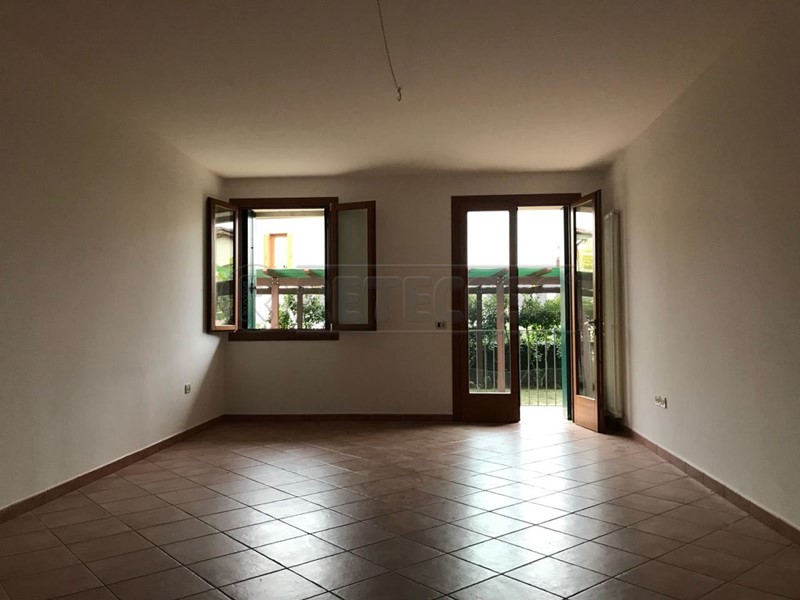 Trilocale in Vendita a Marostica, zona Semicentrale, 120'000&euro;, 95 m², con Box