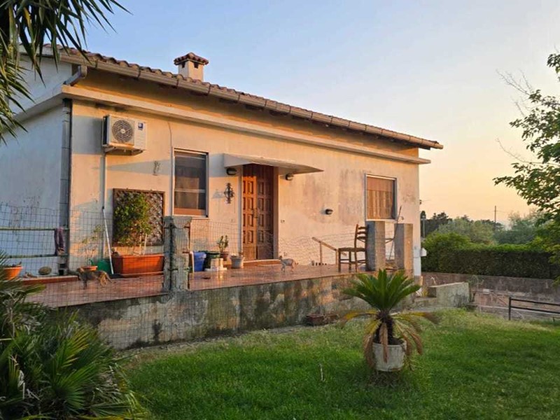 Villa in Vendita a Siracusa, zona Isola, 260'000&euro;, 350 m²
