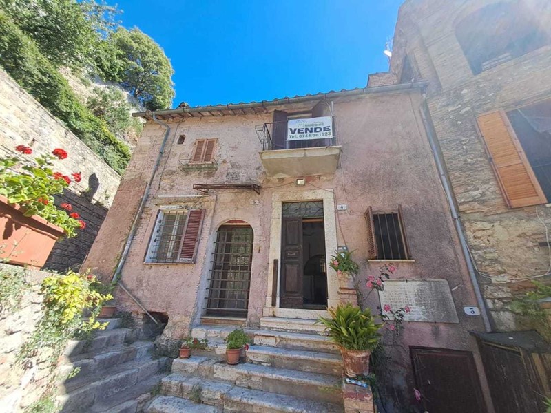 Casa Semi Indipendente in Vendita a Amelia, 58'000€, 152 m²