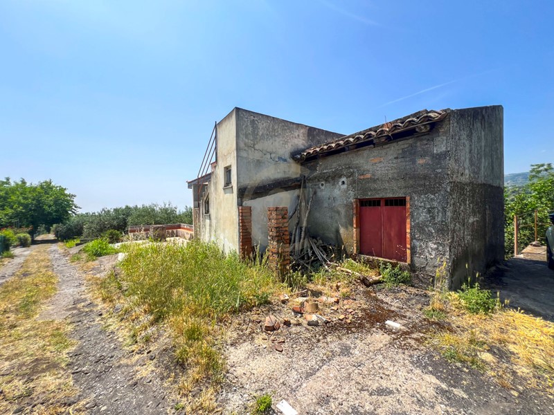 Casa Indipendente in Vendita a Piedimonte Etneo, zona Semicentro, 56'000€, 50 m²